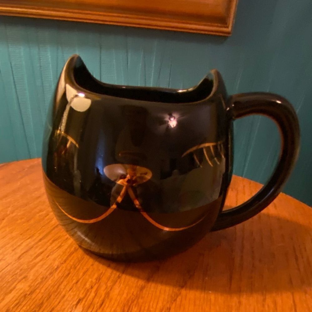 Coffee or Tea cup Cat kitty 🐈‍⬛ back with gold face and shape of head Arlington